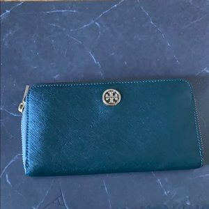 Tory Burch Robinson Continental Wallet